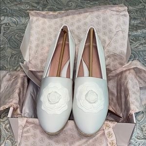 NWT Taryn Rose Ynez Wedge ShinyScuba White Sz 9.5M